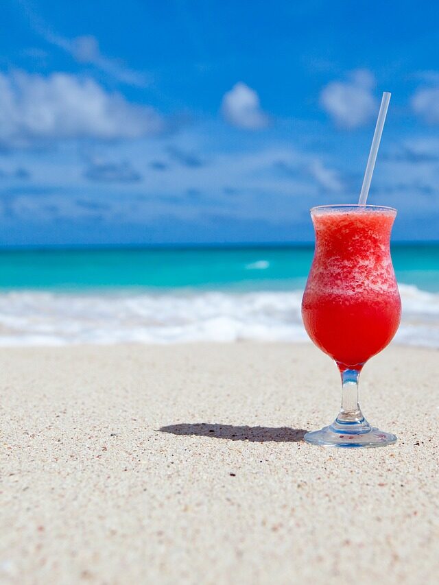 cropped-drink-cocktail-beach-84533.jpg